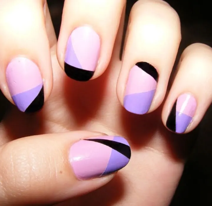 zig-zag black, purple and pink nails